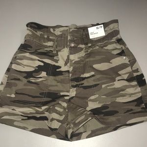 CAMO SHORTIES W/ TAGS💫